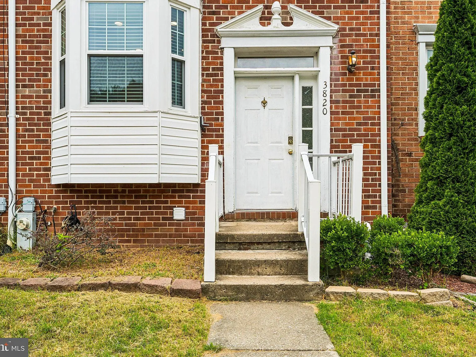 3 bed, 3.0 bath, 1364 sqft, $2,500 — Photo 2