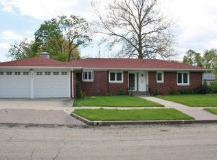921 6th St, De Witt, IA 52742