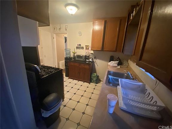 5th image of 1035 W F St