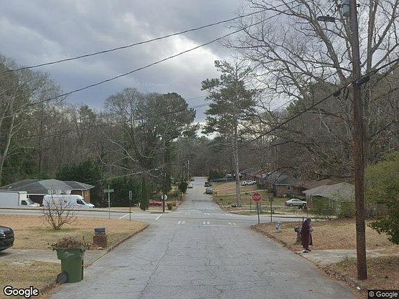 Exterior Neighborhood (street photo)