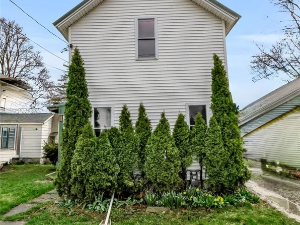 709 Gwinn St, Medina, NY 14103