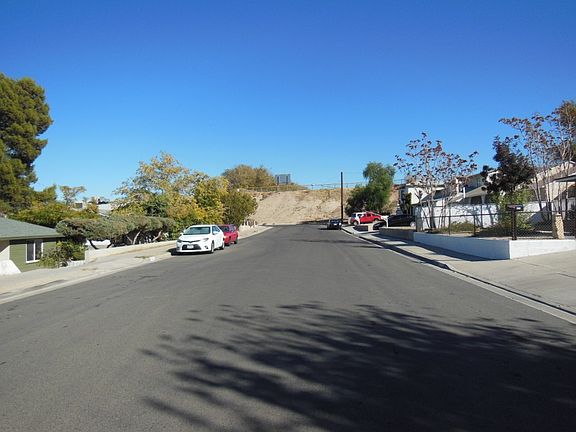 5th image of 631 Flora Ave