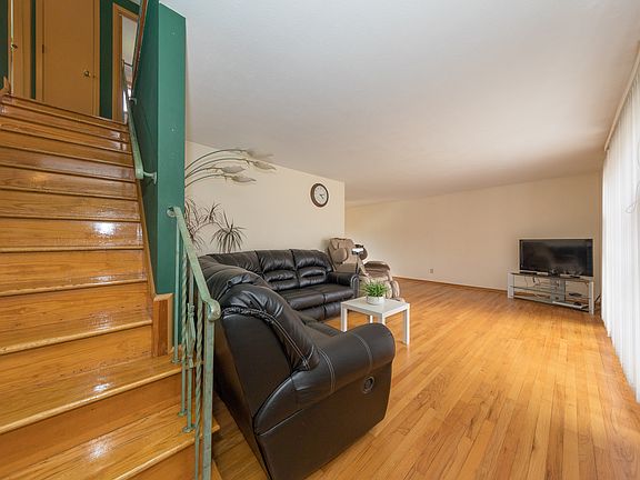 3rd image of 6568 Edgemoor Ave