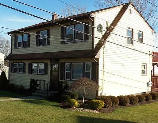 83 Wildwood Ave photo 1