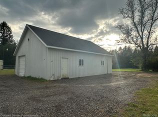 1693 Farnsworth Rd, Lapeer, MI 48446