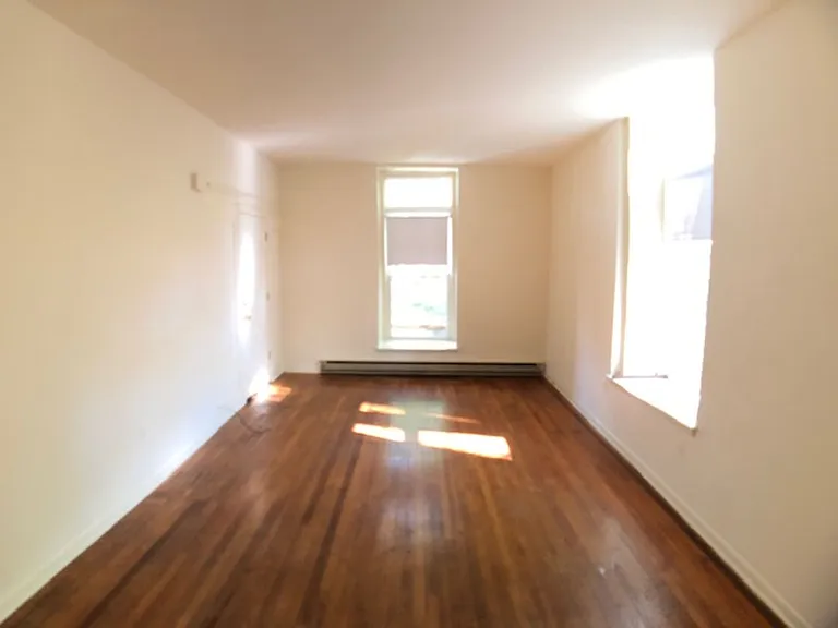 1910 Sulgrave Ave — Photo 12