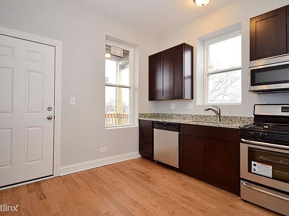 2nd image of 2752 W Fullerton Ave #3