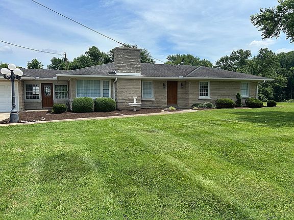 3rd image of 1802 Rollett Ln