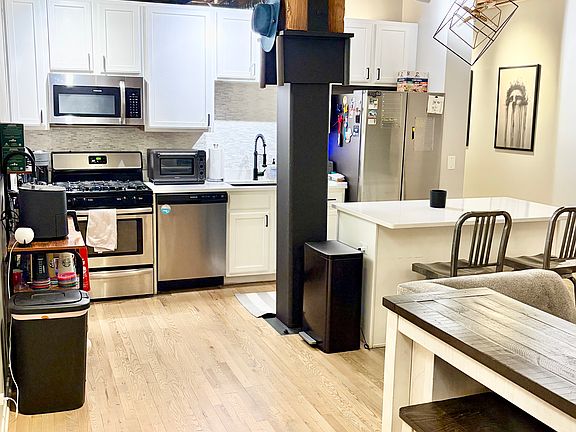 3rd image of 1500 W Monroe St Unit 119