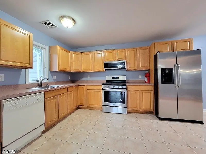 Building Photo - 154 Norwood Ave #2