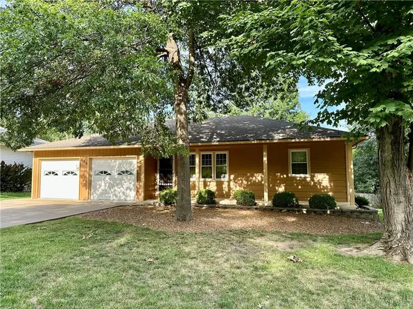 505 Sycamore Dr, Richmond, MO 64085