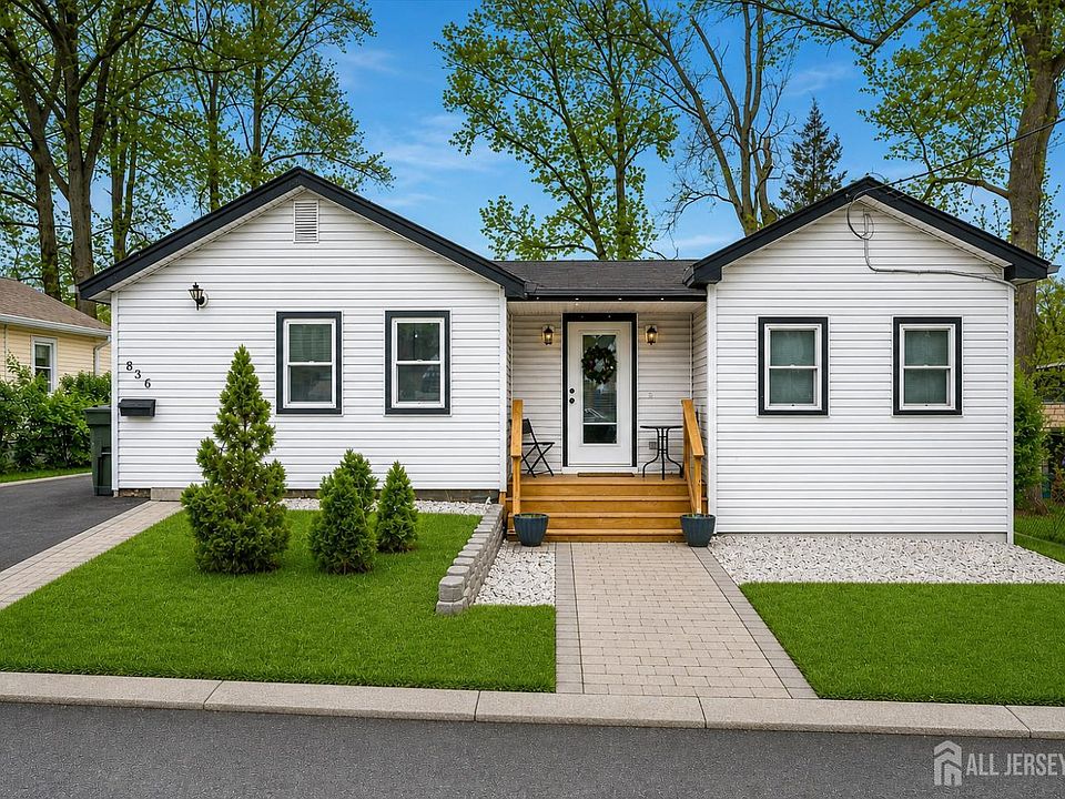1st image of 836 Forrest Ave