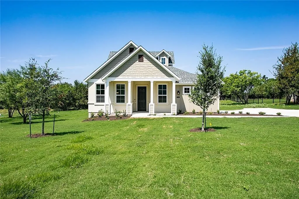 3 bed, 3.0 bath, 2391 sqft, $2,499 — Photo 2