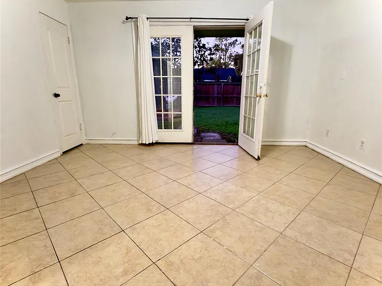6406 Tall Willow Dr — Photo 11