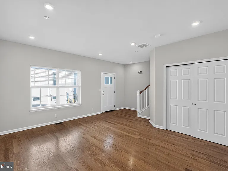 1057 Easton Rd #B — Photo 3