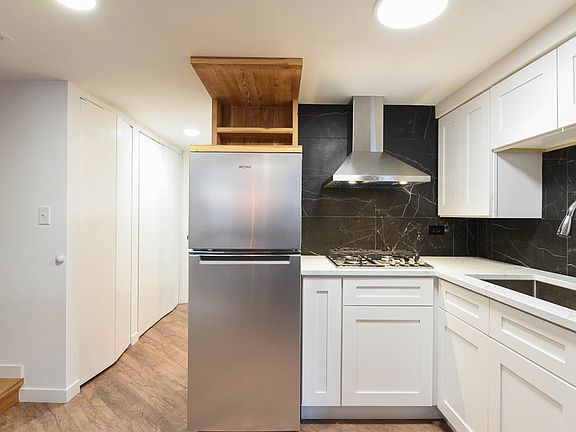 3rd image of 841 N Maplewood Ave #H