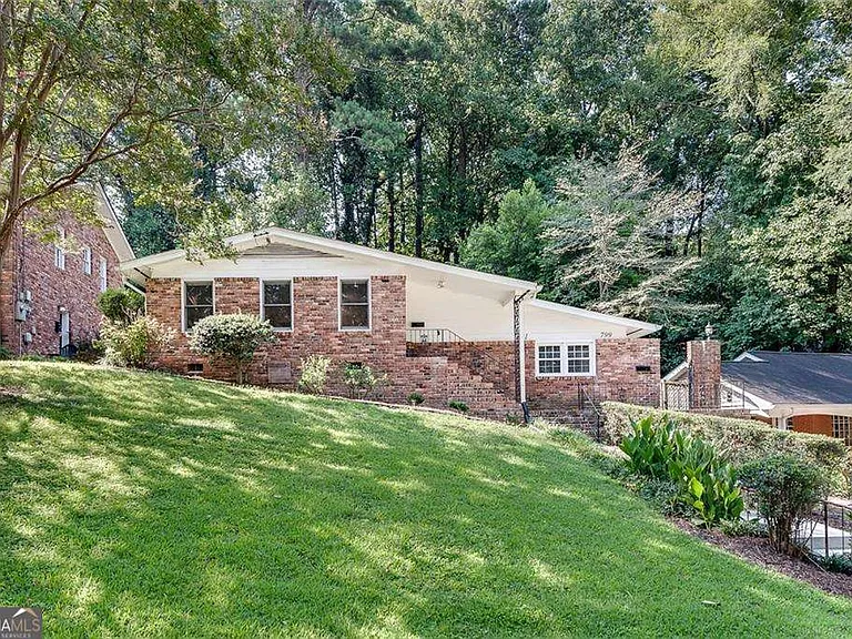 799 Marstevan Dr NE — Photo 24
