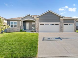 18707 Larimore St, Elkhorn, NE 68022