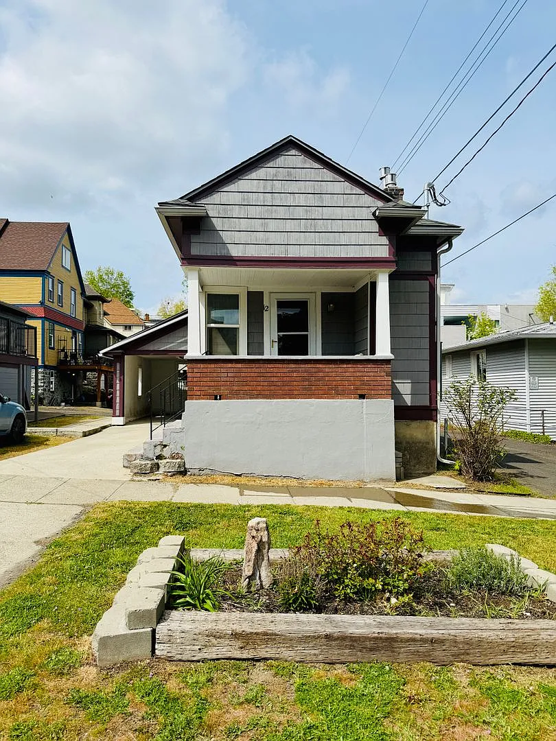 12 S Elm St — Photo 1