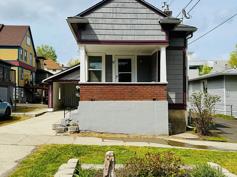 12 S Elm St — Photo 1