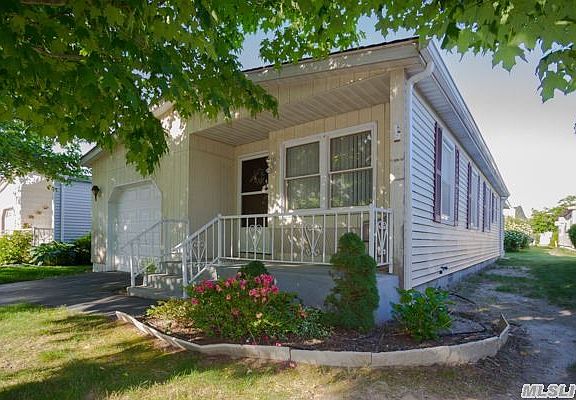 2nd image of 160 Village Cir W