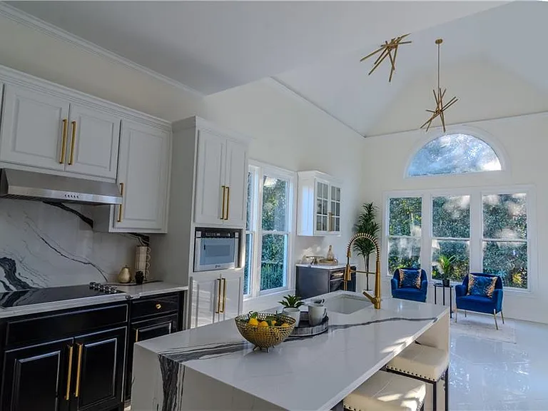 4822 Chamblee Dunwoody Rd — Photo 6
