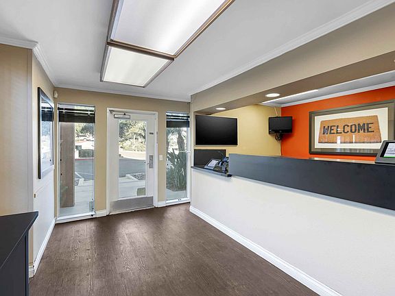 Lobby and Guest Check-in