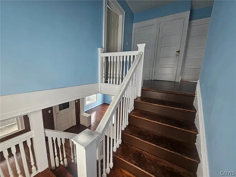 1330 Midland Ave — Photo 12