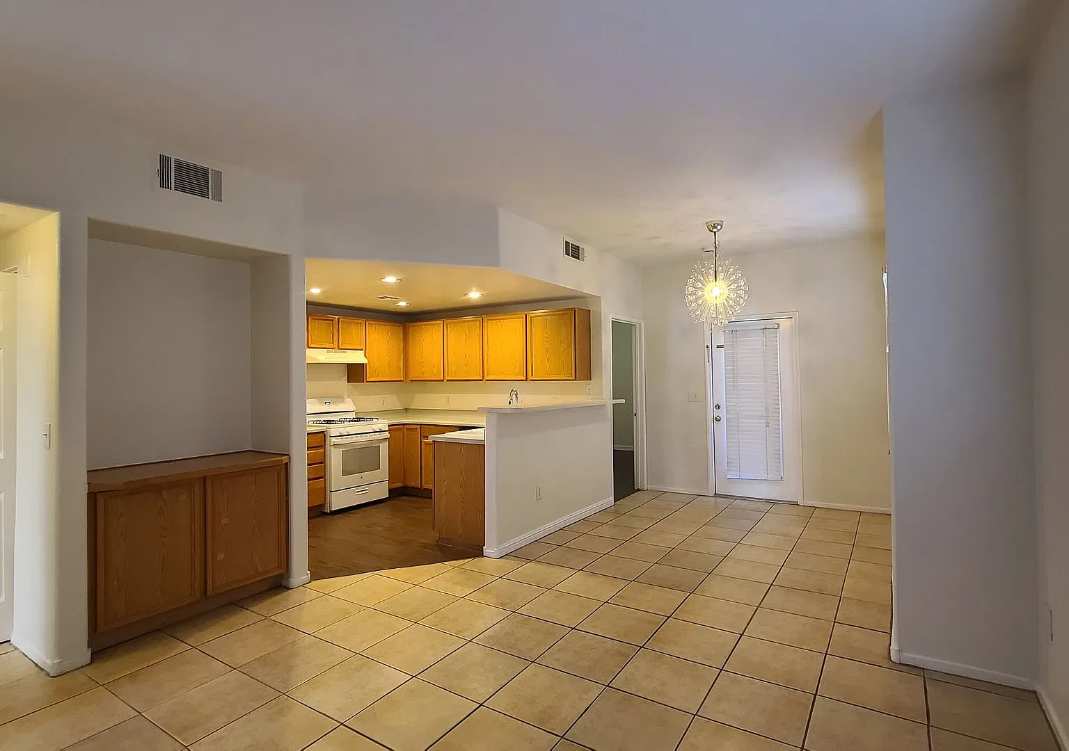 Condo in Southwest Las Vegas — Photo 3