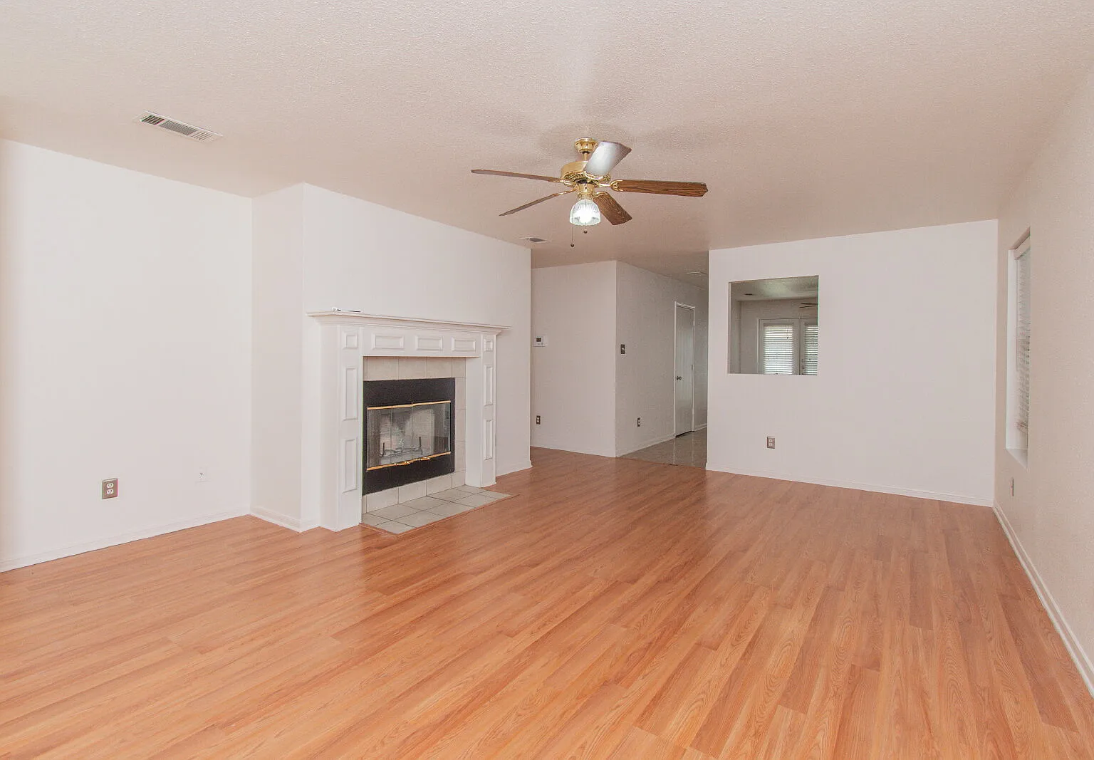 3 bed, 2.0 bath, 1416 sqft, $1,450 — Photo 3