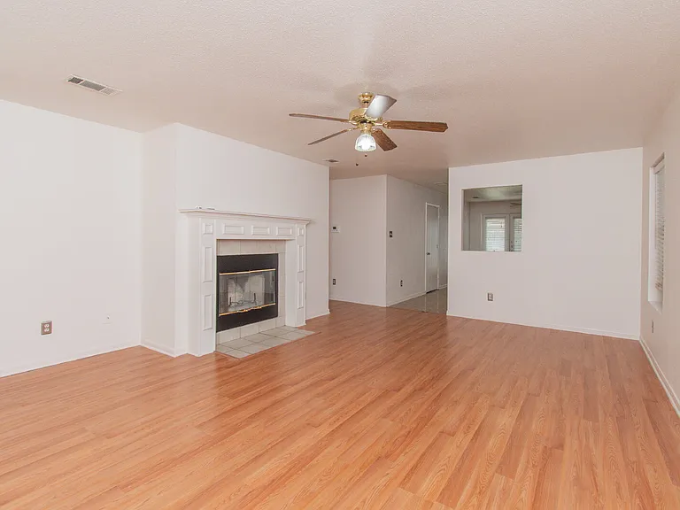 2907 Lantana Dr — Photo 3