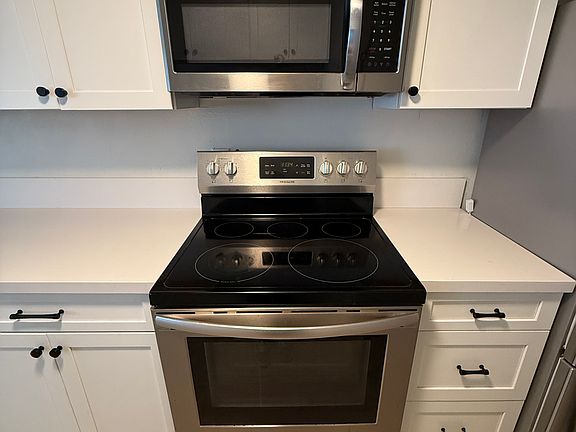 3rd image of 2626 N Yardarm Ave