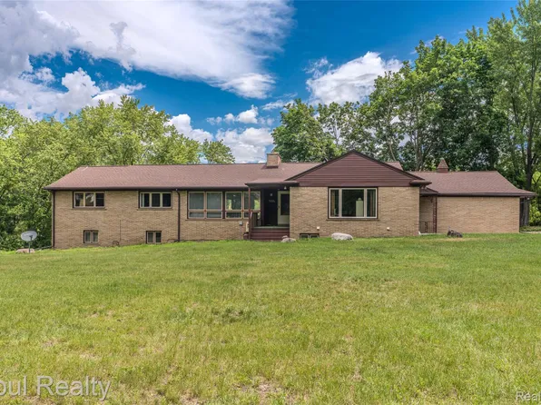 6455 Norham Rd, Bloomfield Hills, MI 48301