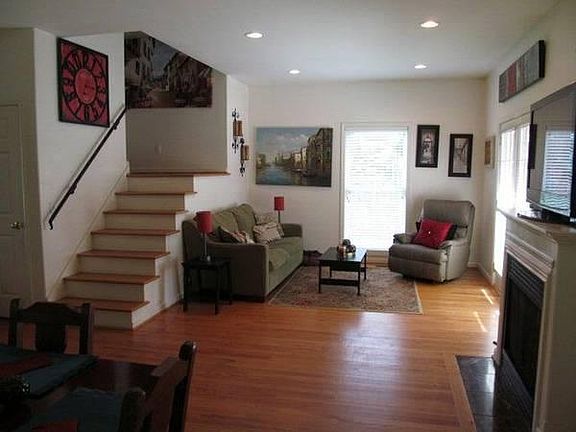 3rd image of 1839 Hickory Hill Dr