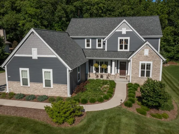 3266 Creekwood CIRCLE, Jackson, WI 53037