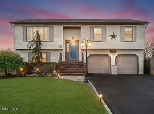 15 Erin Lane, Middlesex, NJ 08846