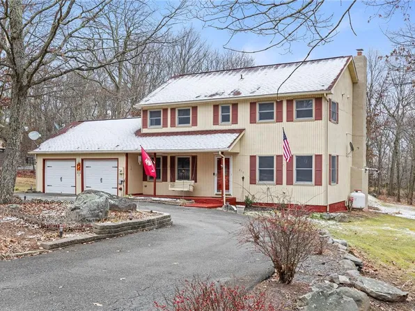 416 Longview Dr, Stroudsburg, PA 18360