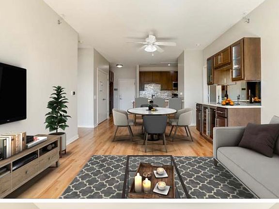 3rd image of 1075 W Roosevelt Rd #308