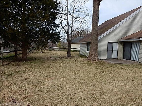 3rd image of 733 Tanoak Ct
