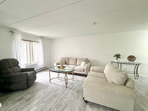 4th image of 6 Old Stone Way APT 3