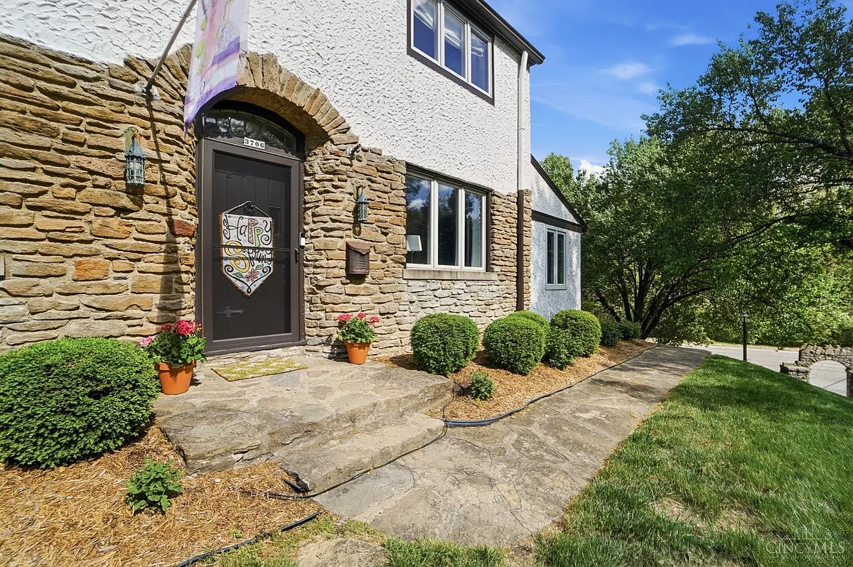 Building Photo - 3706 Broadview Dr