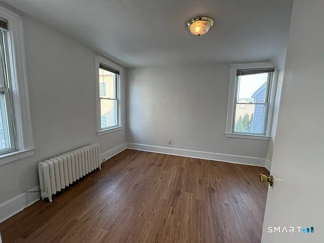 122 Seaside Ave — Photo 4