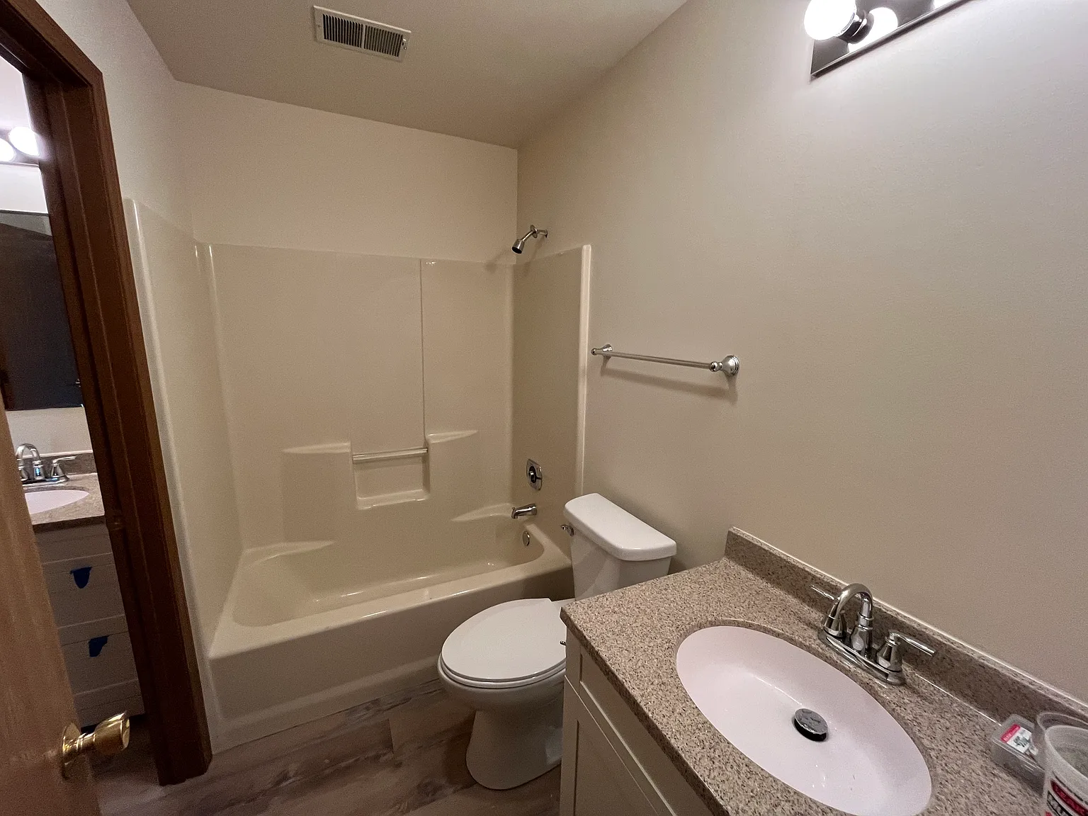 52 W North Ave — Photo 3