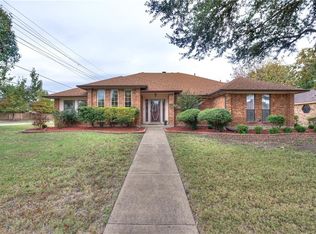 1653 Oak Creek Dr, Lewisville, TX 75077