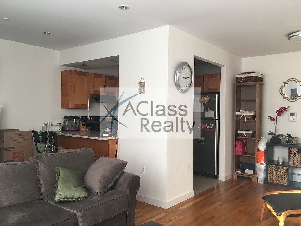 1st image of 2550 Crescent St #B