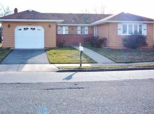 19 Seville Pl, Toms River, NJ 08757
