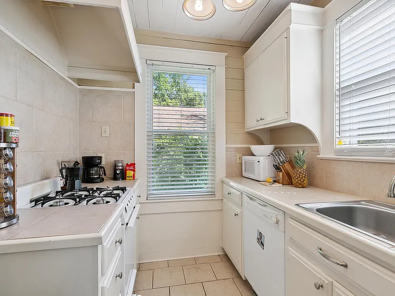 359 Ogden Dr — Photo 8