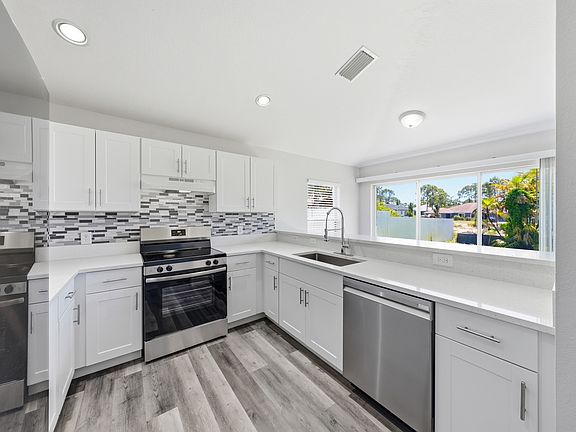 2nd image of 4621-4623 25th St SW #1A