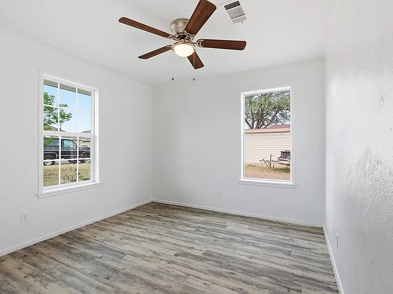 3811 Cedar Spring Dr — Photo 10
