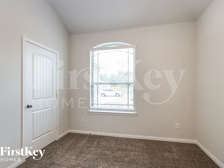 11024 Patriot Ct — Photo 15